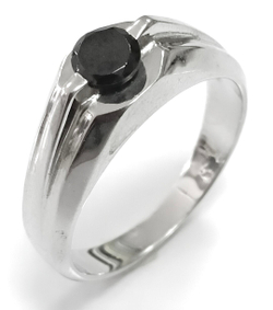 Ювелирное кольцо из серебра с фианитом