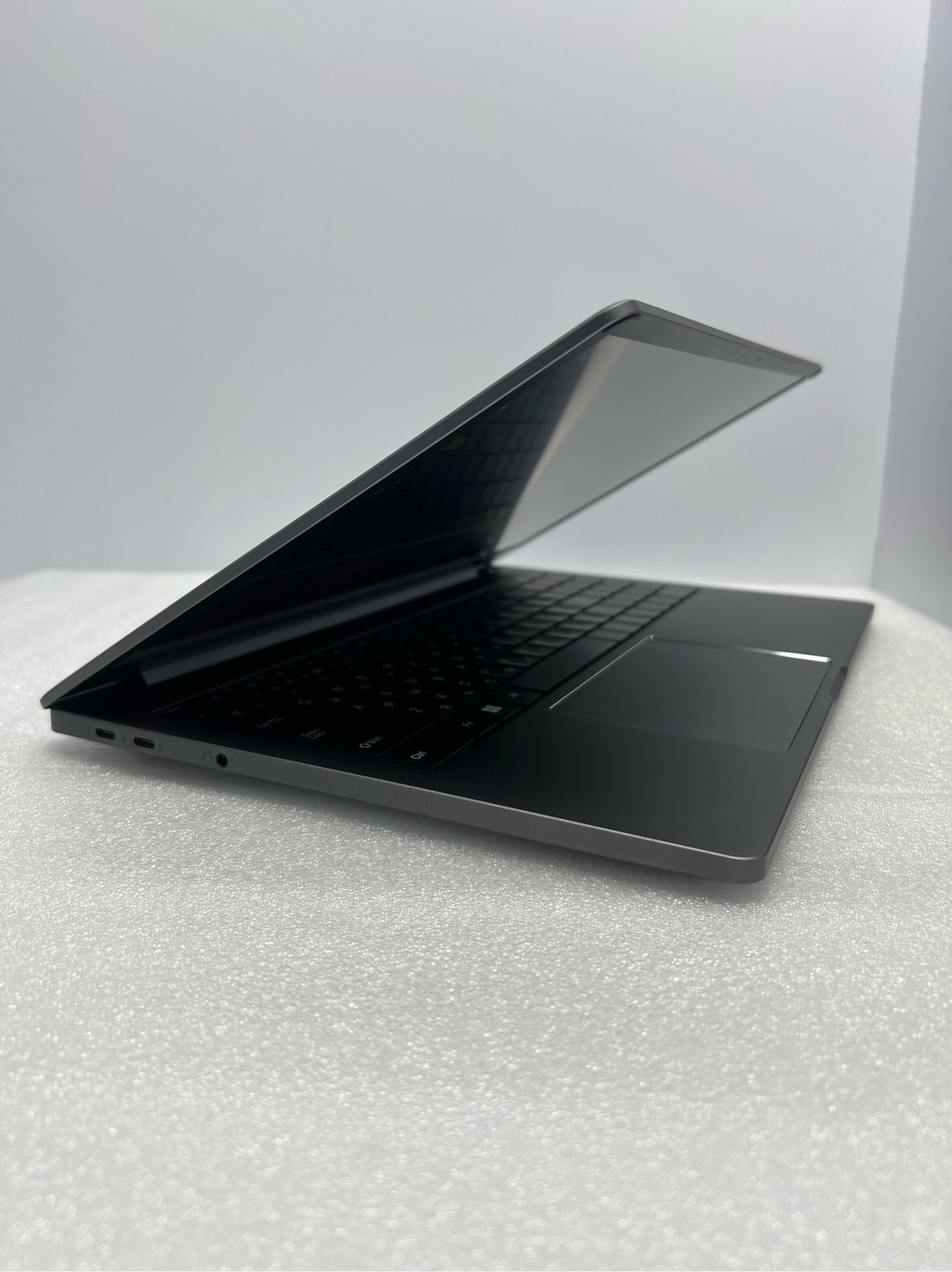 Ноутбук F+ FLAPTOP R-Series (FLTP-5R7-16512-W) 15.6"/AMD Ryzen 7 5825U/RAM 16GB/SSD 512GB/AMD Radeon RX Vega 8/1920x1080/IPS/Win11/Подсветка кл-ры: LED/серебристый Состояние: B1