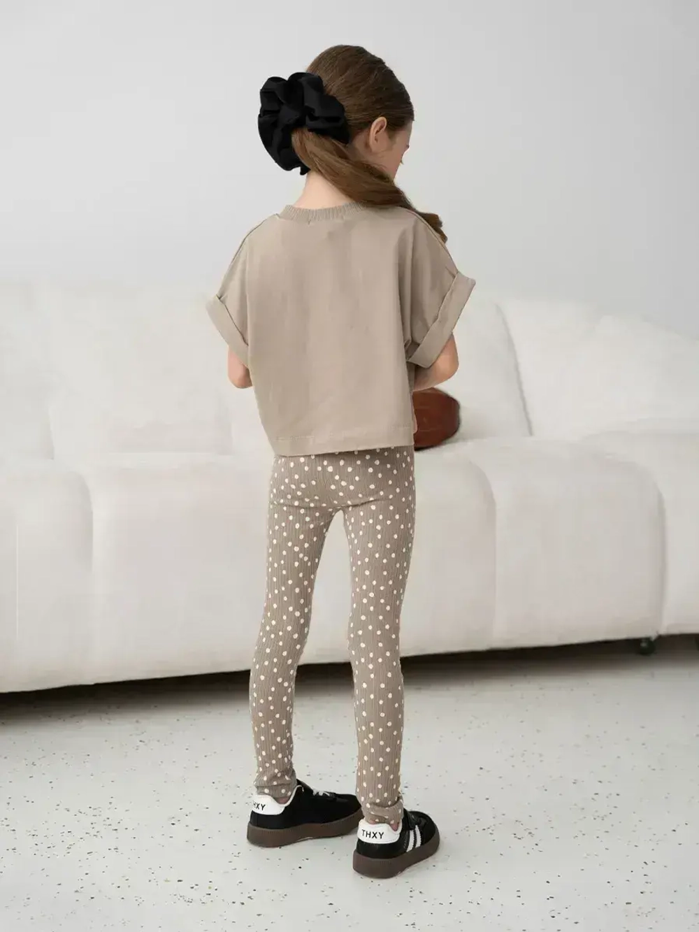 Костюм для девочки летний футболка и леггинсы