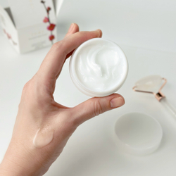 Универсальный увлажняющий крем для лица 7 в 1 ICHI Essential Aqua Cream