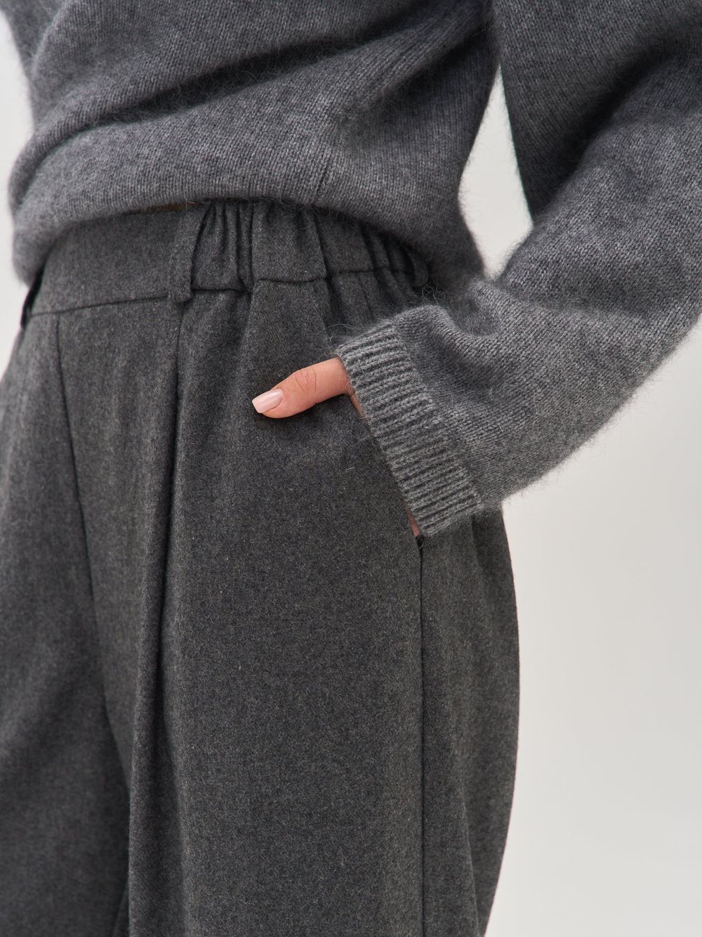 Брюки из смесовой шерсти "Графит" женские