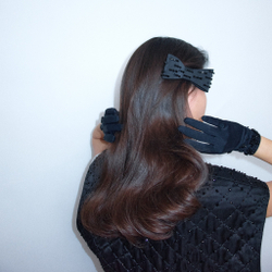 Бант-бабочка с черными штрихами