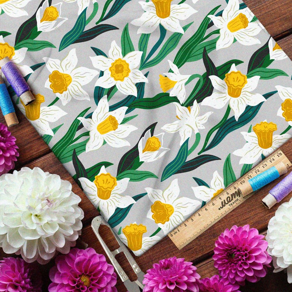 Ткань шифон крупные белые нарциссы на сером фоне