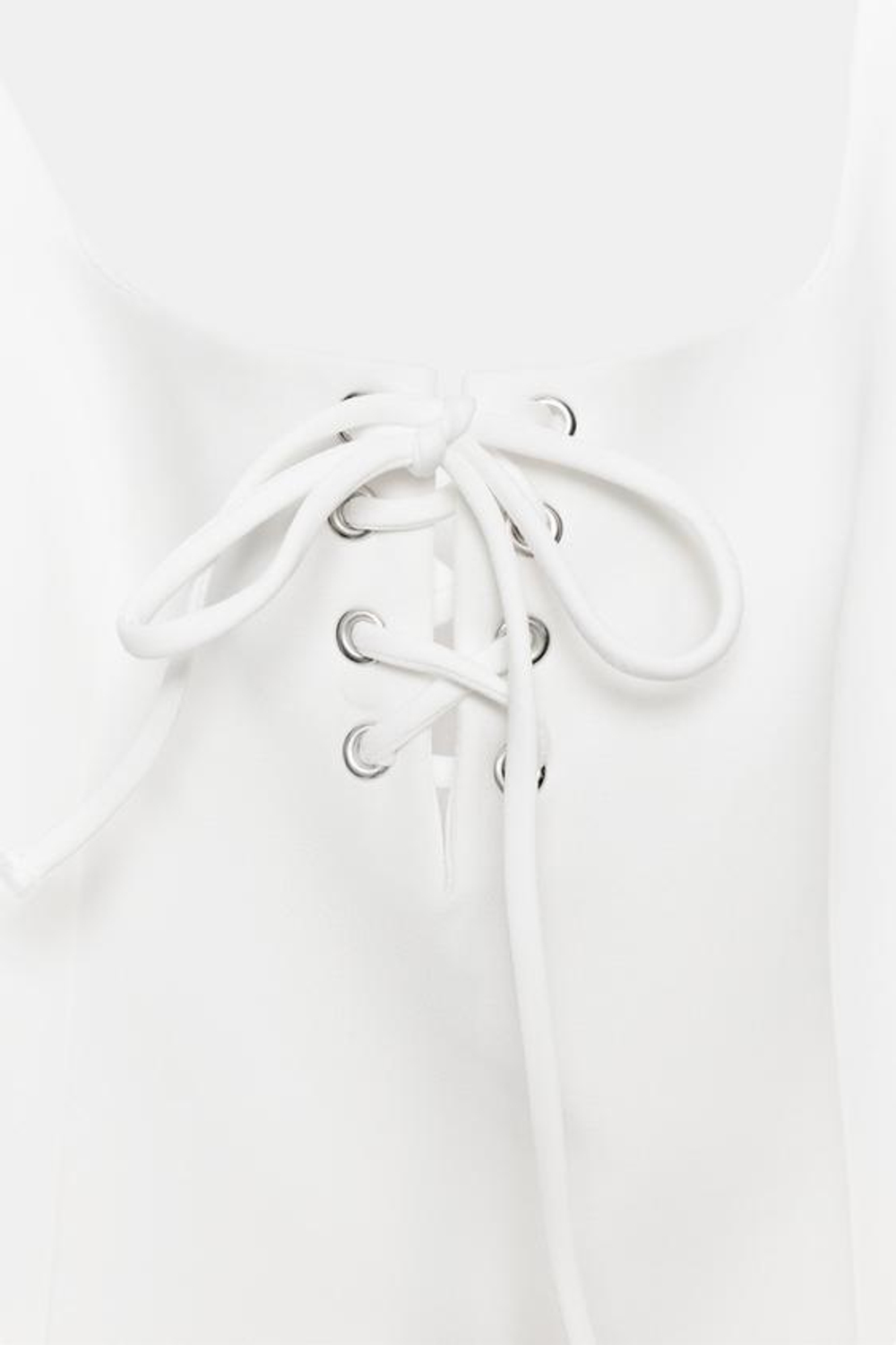 ZARA МИНИ-ПЛАТЬЕ СО ШНУРОВКОЙ И ОБЪЕМНЫМ ПОДОЛОМ, БЕЛЫЙ