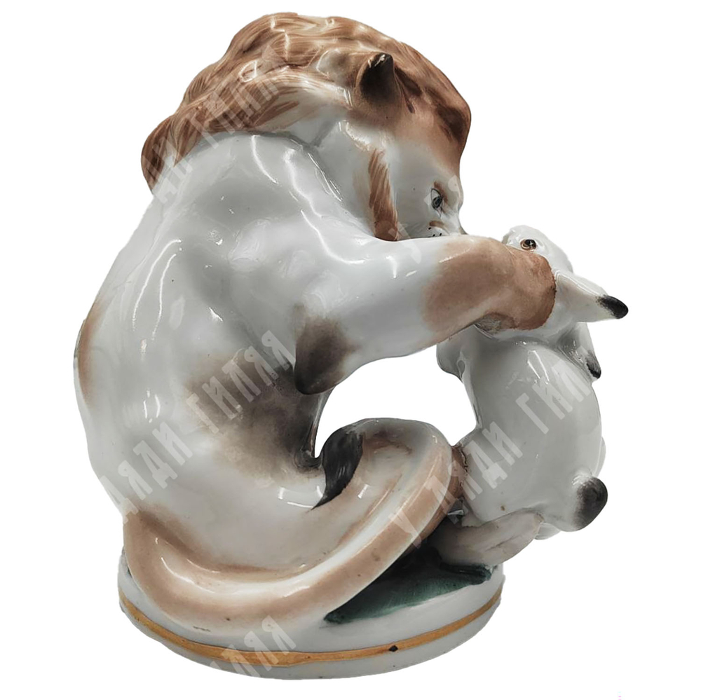 Лев и заяц (Заяц во хмелю). Б.Я. Воробьев, Е.Н. Лупанова. Фарфор. ЛФЗ, 1950–1960.