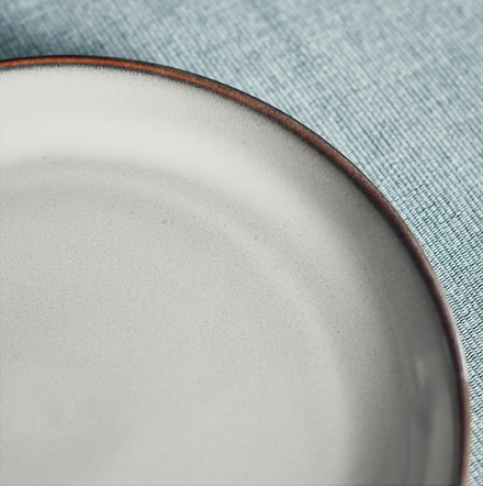 IKEA GLADELIG (ГЛАДЕЛИГ) — тарелка 20 см, серая (006.007.52)