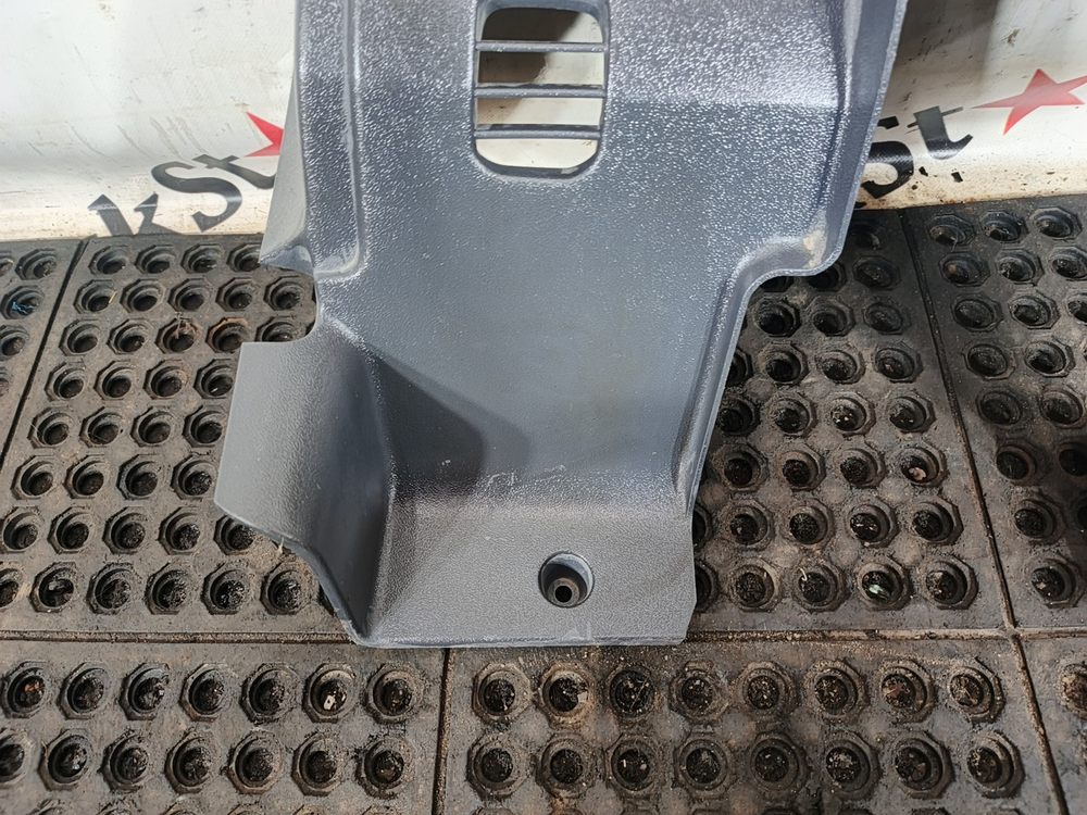 Накладка панели приборов левая