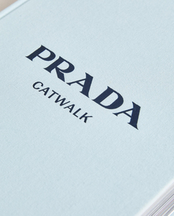 Prada Catwalk. Полная коллекция подиумных образов (на английском языке)