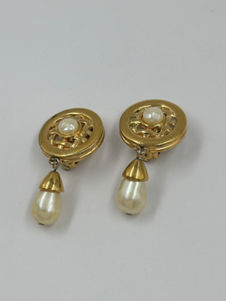 Клипсы с «жемчужными» подвесками Givenchy