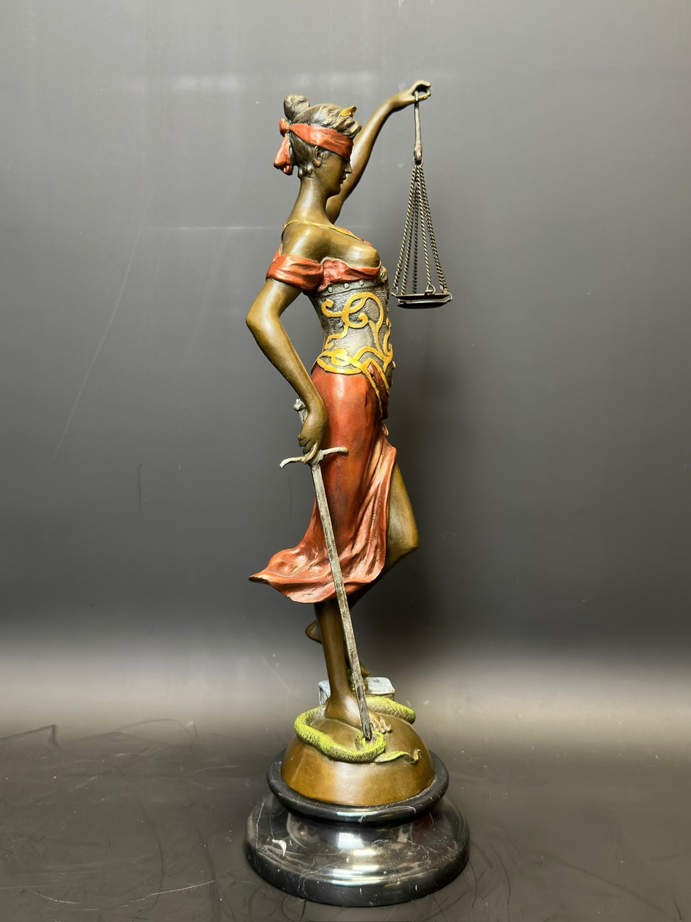 Бронзовая скульптура «Фемида — Богиня правосудия»