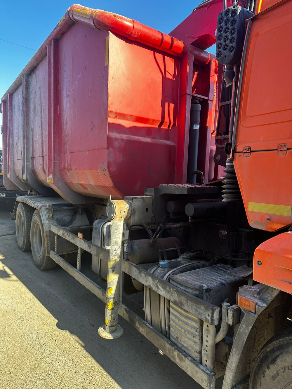 Кран центр "КАМАЗ" 6590* на шасси КамАЗ 65115 6x4 Ломовоз с КМУ 659004 (Дизельный, 11,8 л, 300 л.с.,