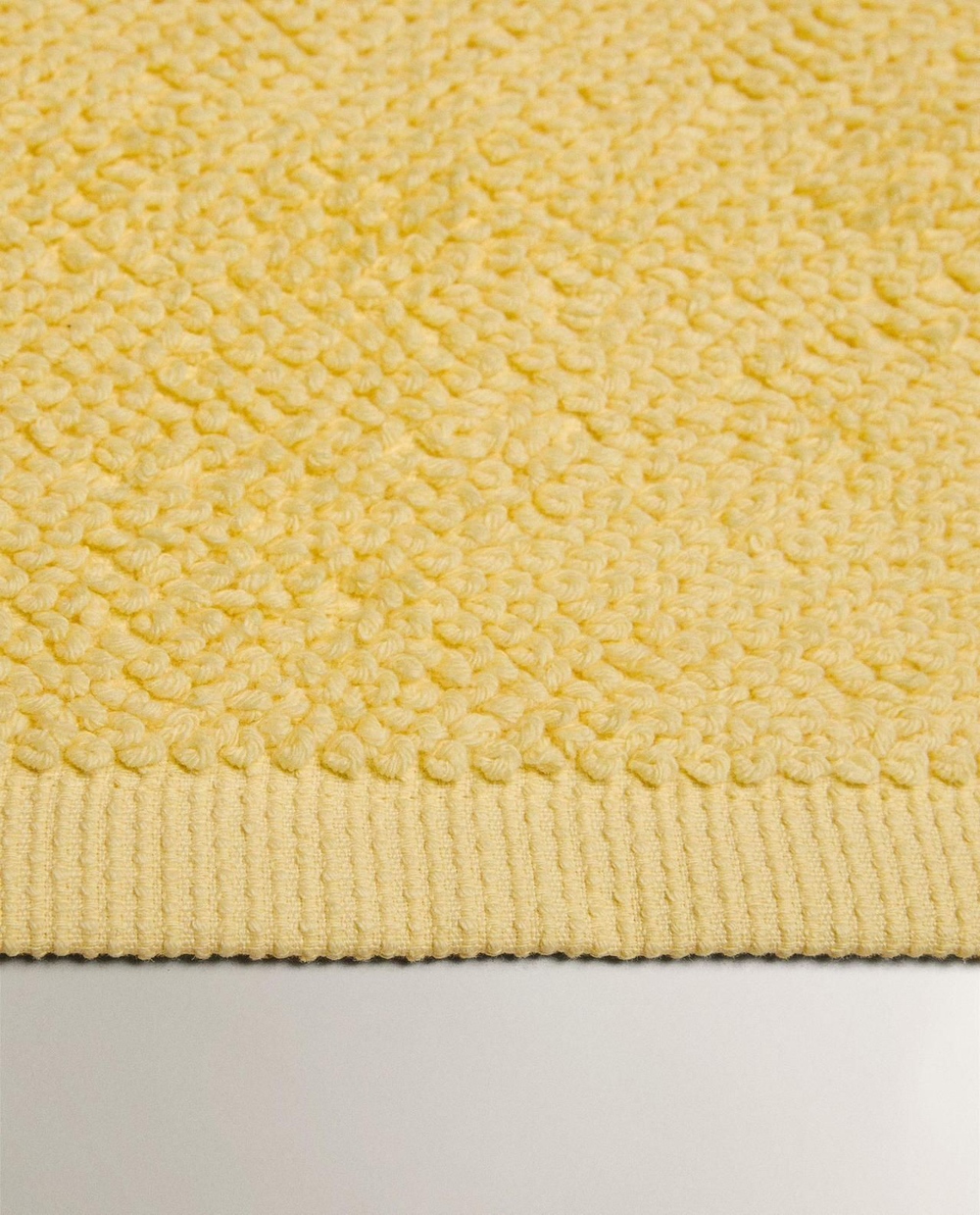 Zara Home - Гладкий нескользящий коврик для ванной, желтый, 50x70 см