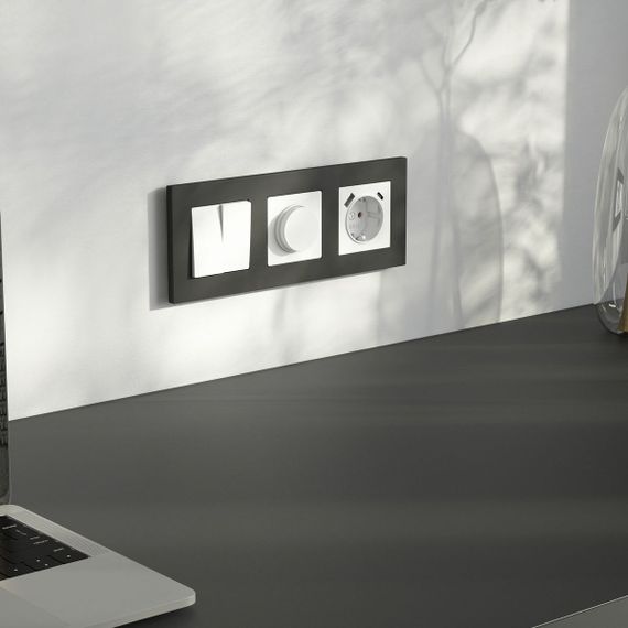 Розетка с заземлением, шторками и USB тип A+C Werkel белый матовый W1171761 4690389213267