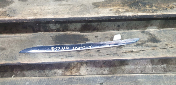 Молдинг решетки радиатора Mercedes C-Class W205 14-18 Б/У Оригинал A2058880173