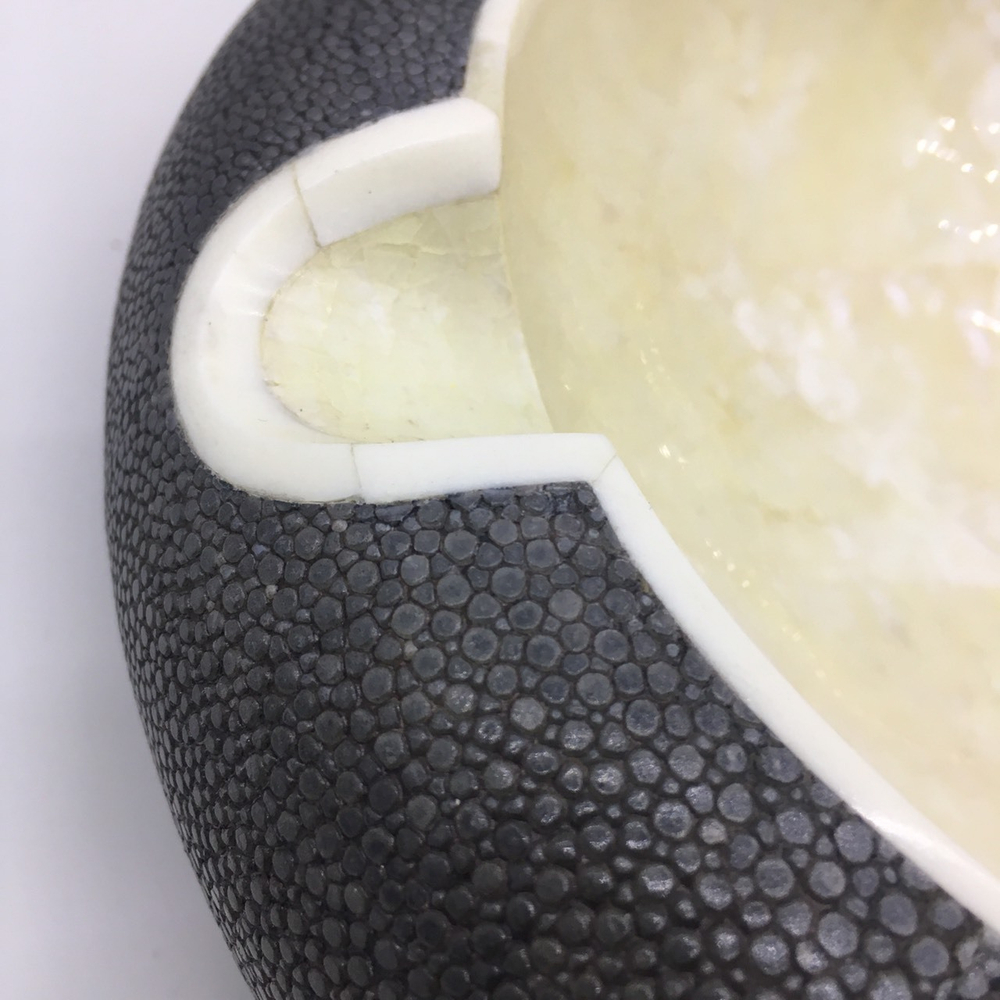 Пепельница из кожи ската