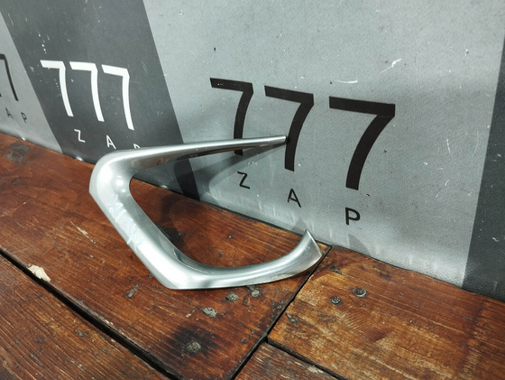 Молдинг решетки радиатора Toyota Camry (XV50) 14-17 Б/У Оригинал 5271333010