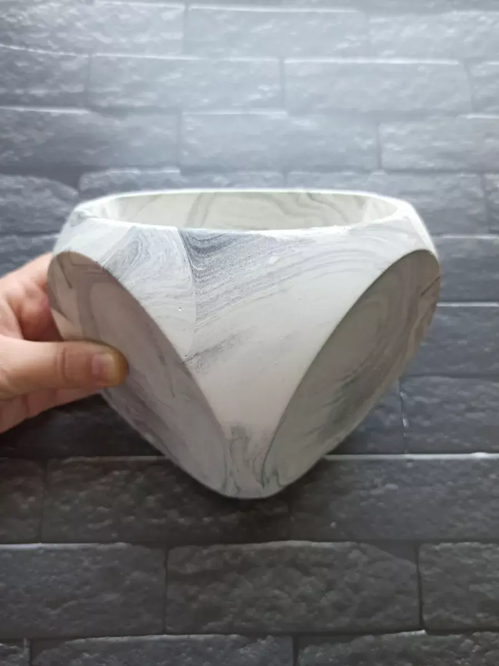 Настенное кашпо  мрамор со мхом