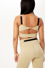 Топ на молнии и перекруткой на спине