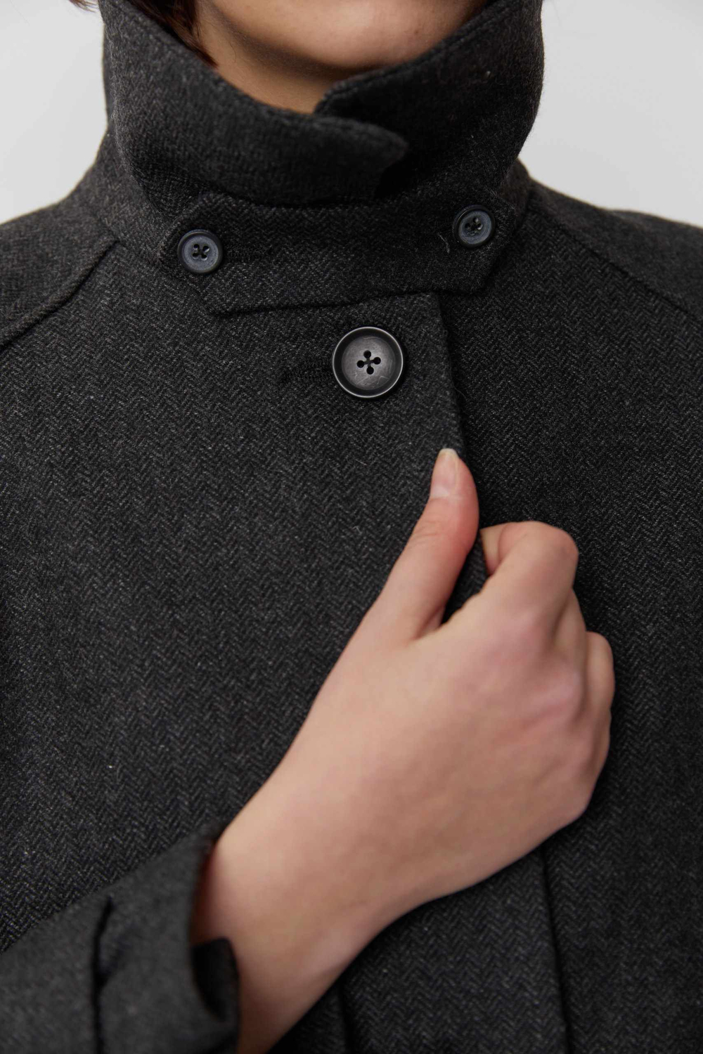 Объемное пальто в серую елочку