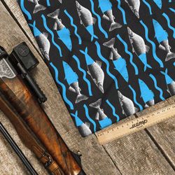 Ткань флис половинчатые рыбы на чёрном фоне