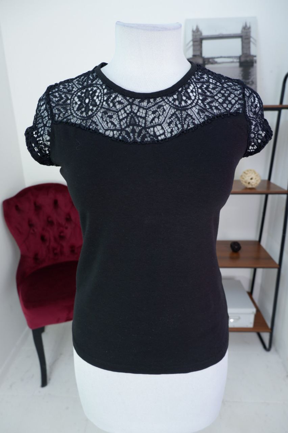 Блузка с кружевной отделкой 44 размер