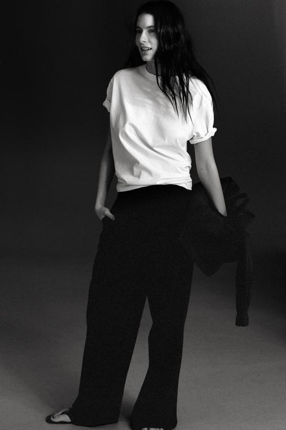 ZARA БРЮКИ С ЗАЩИПАМИ, ЧЕРНЫЙ