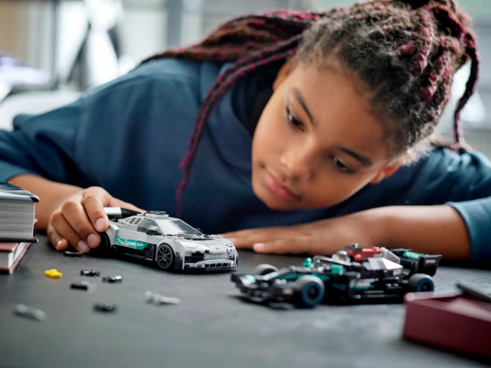 Конструктор LEGO Speed Champions 76909 Mercedes-AMG F1 W12 E Performance и Mercedes-AMG Project One