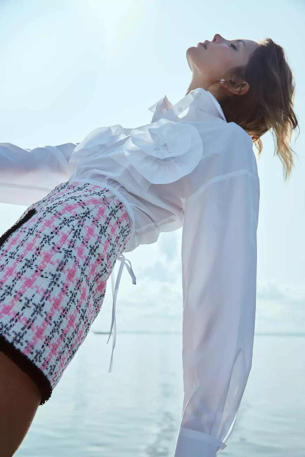 Рубашка с цветами на карманах