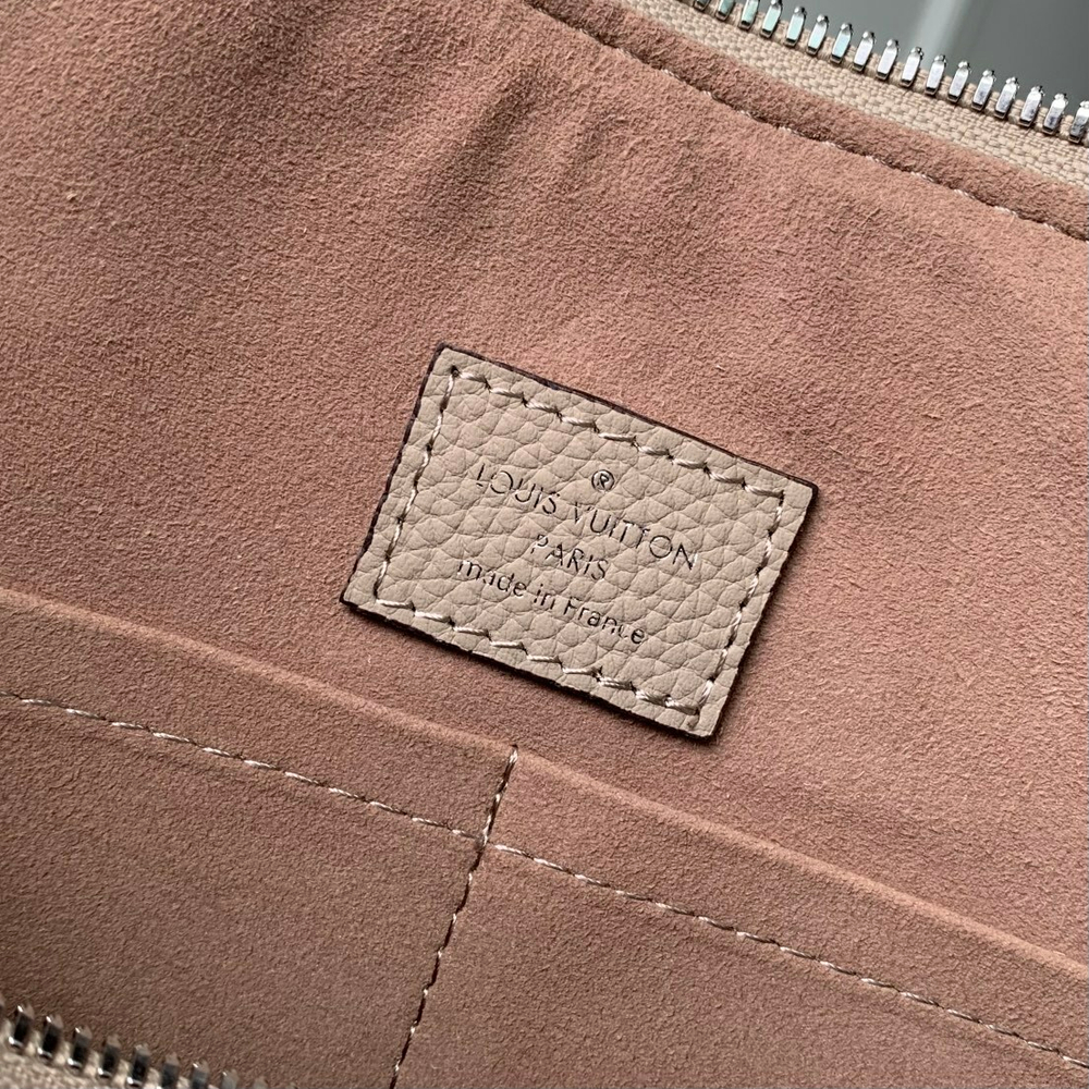 Louis Vuitton Hand It All MM
