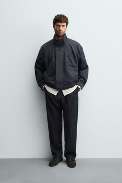 ZARA КУРТКА ИЗ ВЫСОКОТЕХНОЛОГИЧНОЙ ТКАНИ С КОНТРАСТНОЙ ПОДКЛАДКОЙ, МОРСКОЙ СИНИЙ