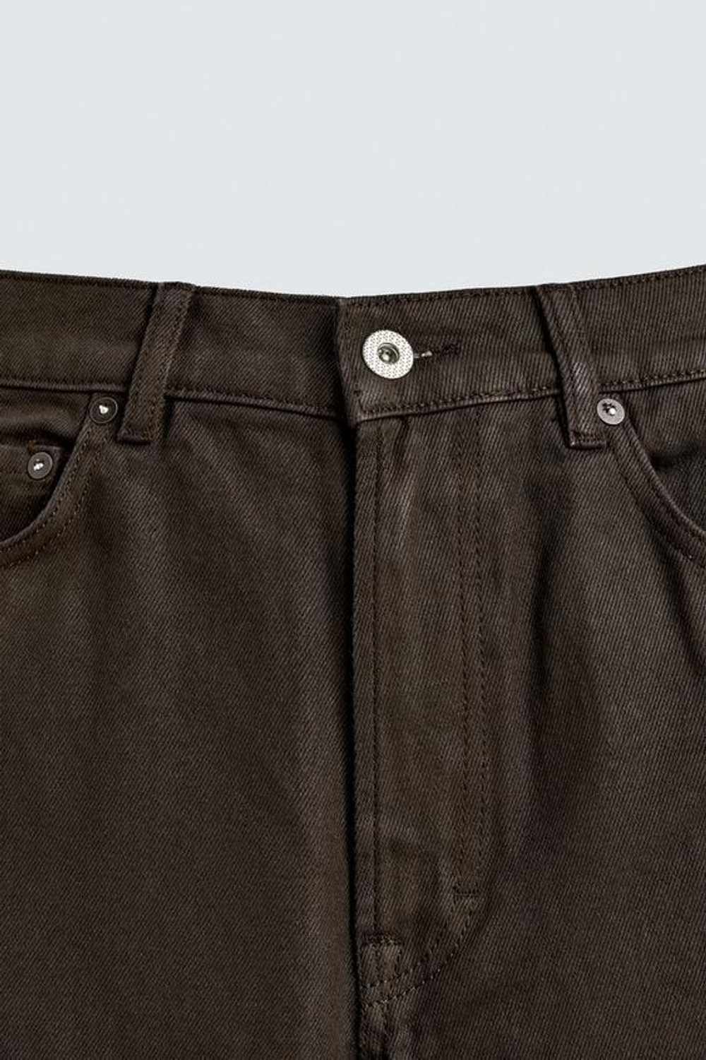 ZARA ДЖИНСЫ ПРЯМОГО КРОЯ С ВОЩЕНЫМ ПОКРЫТИЕМ, ШОКОЛАДНЫЙ