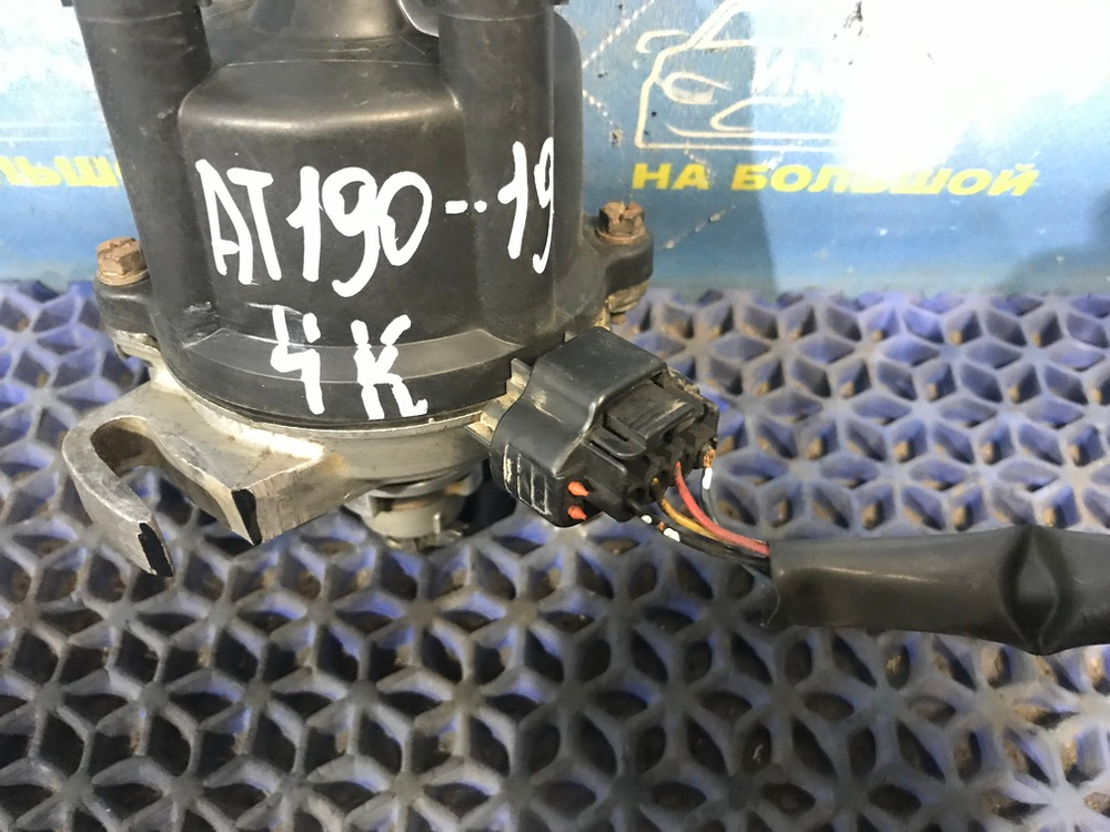 Трамблер TOYOTA CARINA E 1996