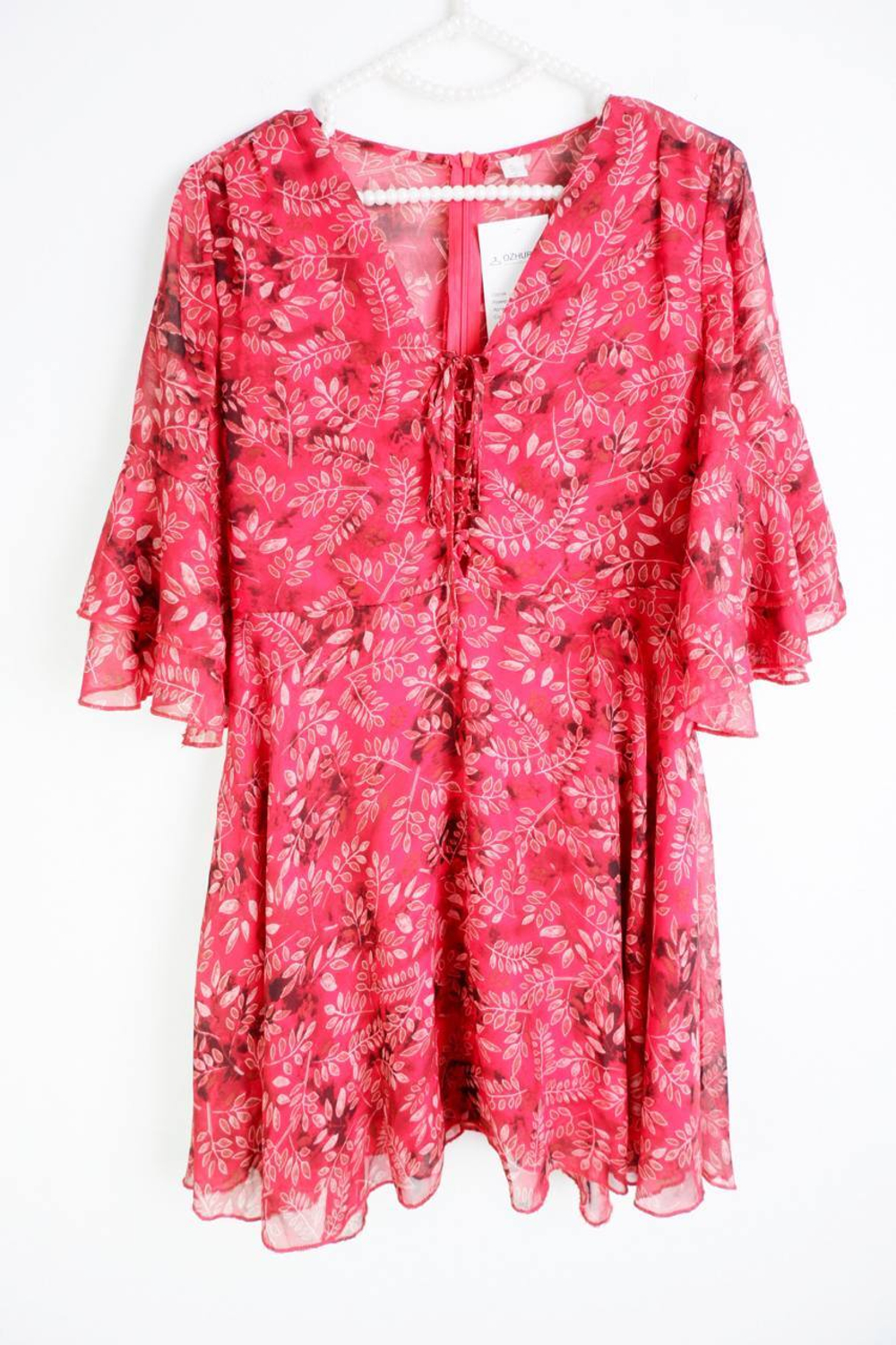 Платье для яркого образа, визуально на 44 размер