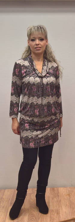 Вискозное нарядное платье-туника оригинальной расцветки