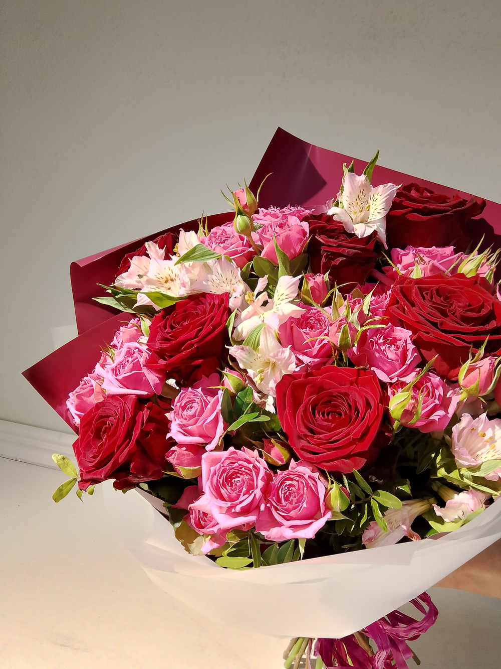 Летний солнечный букет с танацетумом и ароматными пионами Сара Бернард (С0034)