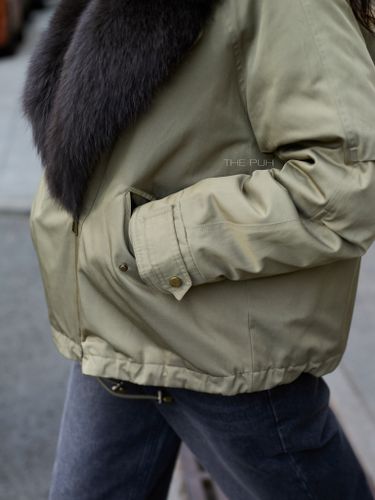 Пуховая парка цвета хаки с мехом лисы