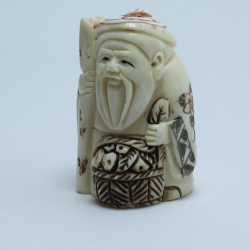 Нэцкэ Дзюродзин с корзиной рыбы и посохом