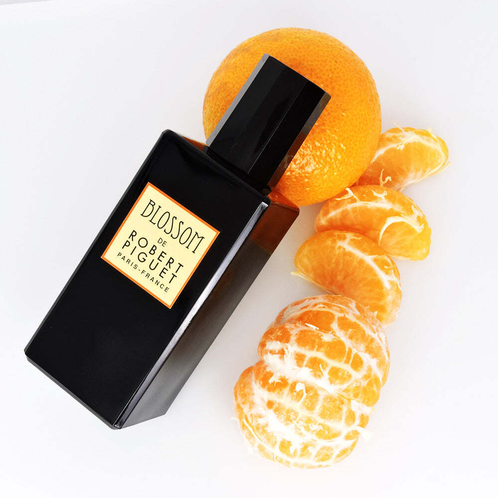 Blossom de Robert Piguet — парфюмерная вода для женщин. Нероли с мускусом, соком мандарина и прохладно-зелеными листьями апельсинового дерева.