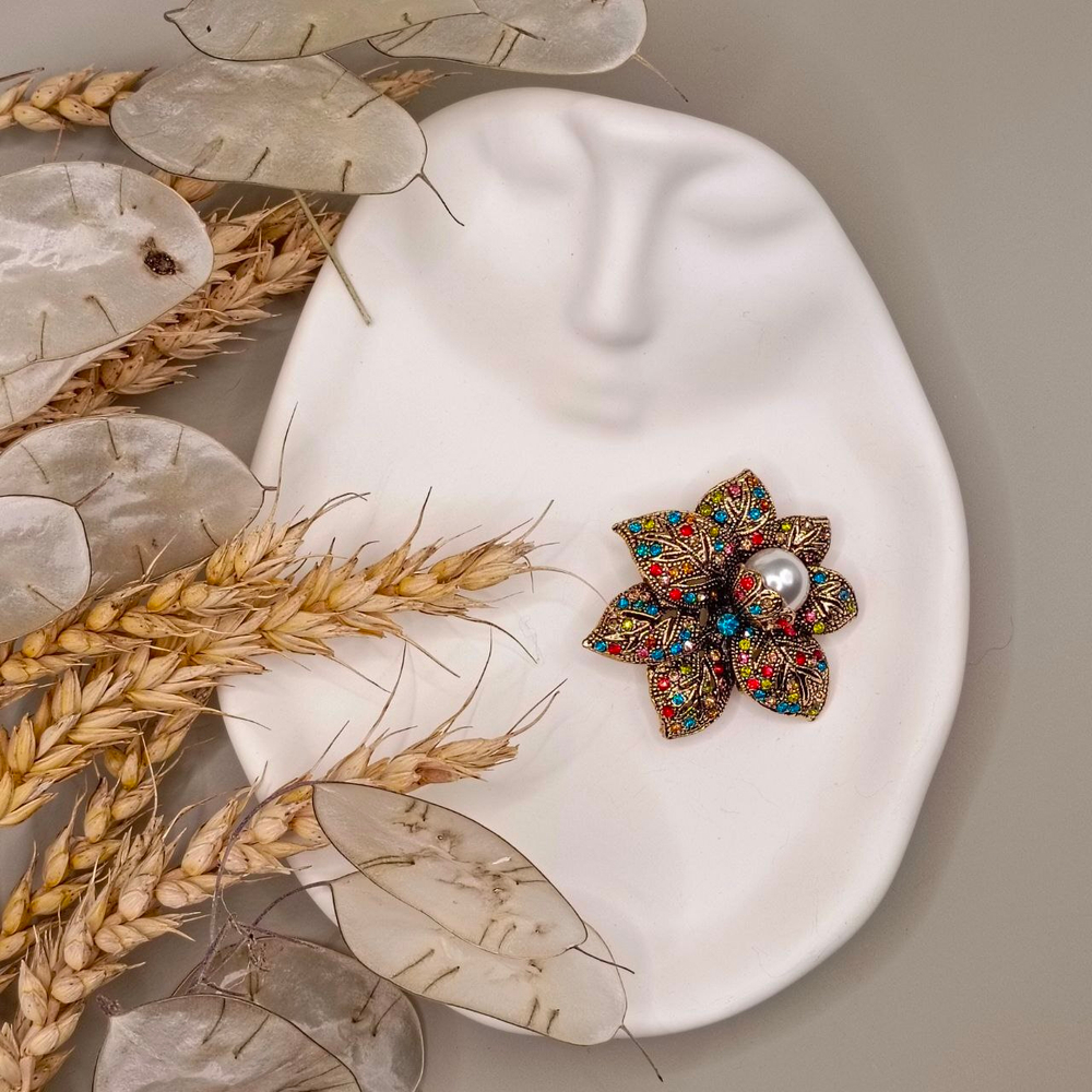 Брошь "Цветочная брошь с жемчужиной"