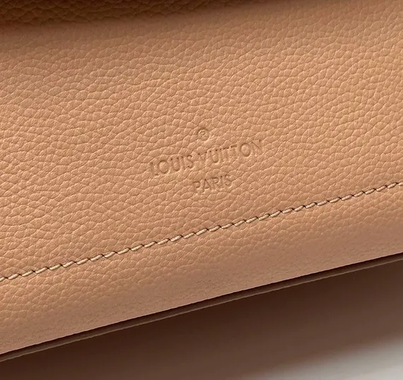 Сумка Louis Vuitton Lockme Ever Mini светло-розовый