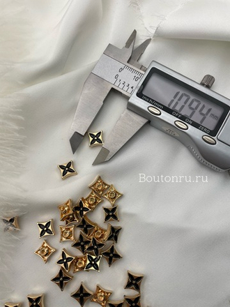 Хольнитен ЛВ черный лого в золотистом металле