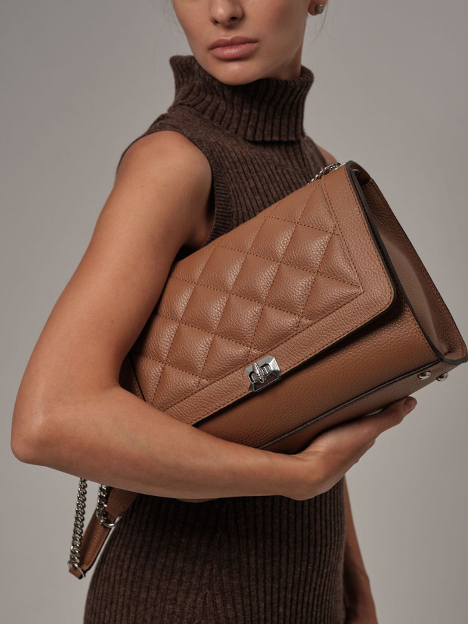 Сумка кожаная на плечо коричневая