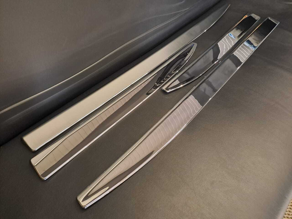Хромированные молдинги на двери Infiniti QX56 QX80 Nissan Patrol