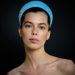 Кокошник голубой с прозрачными цветами