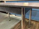 Стол разд ЛДСП подстолье прямое хром Царг.пояс бетон темный Ст-ца камень темный