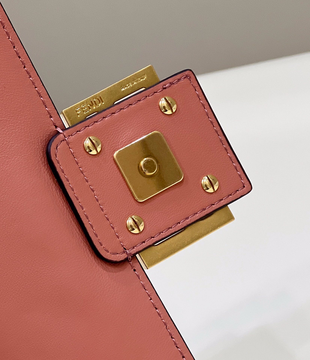 Fendi Baguette 27 cm