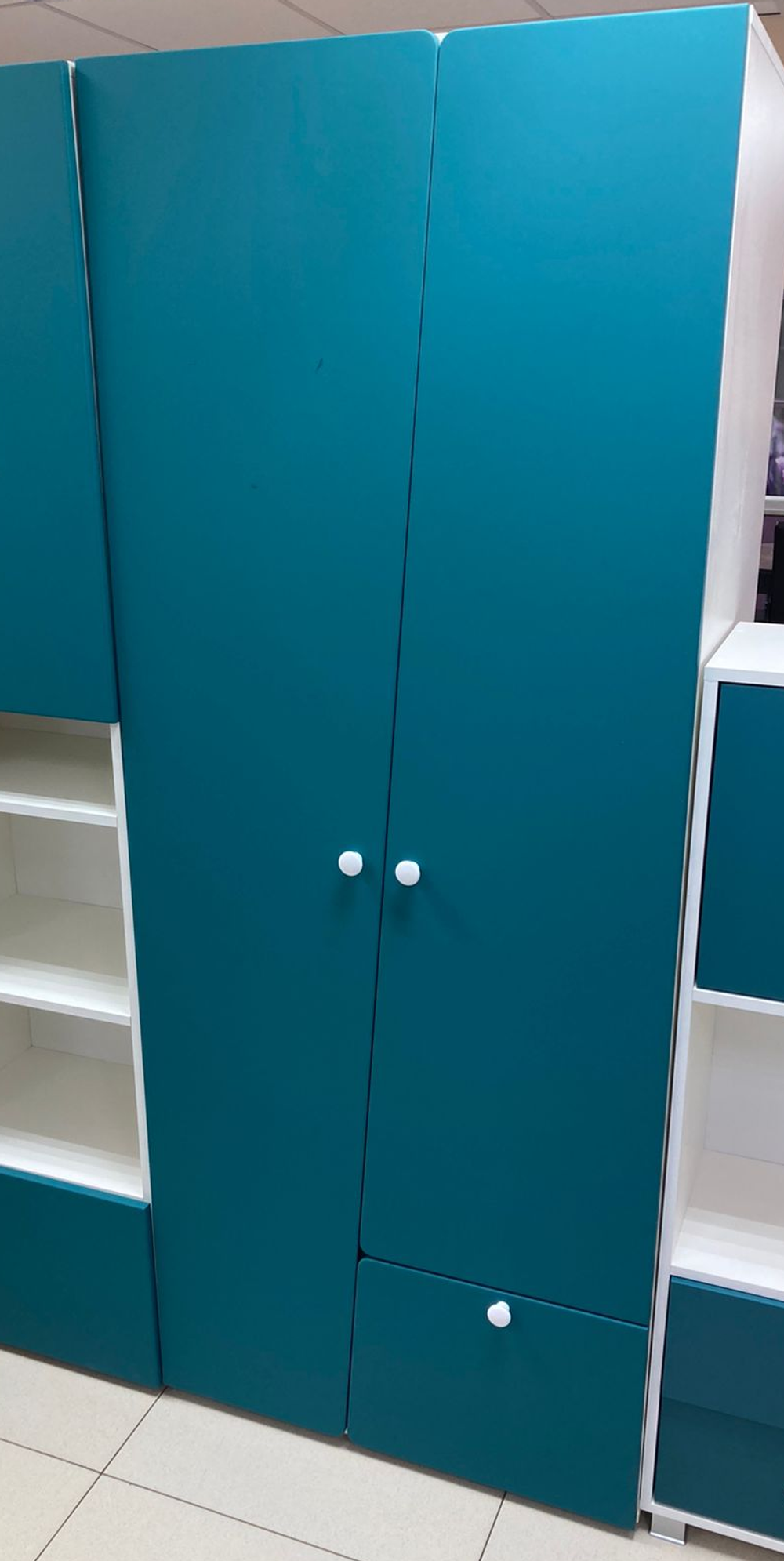 Шкаф 2-х дверный с ящиком Диагональ МДФ белый/аквамарин