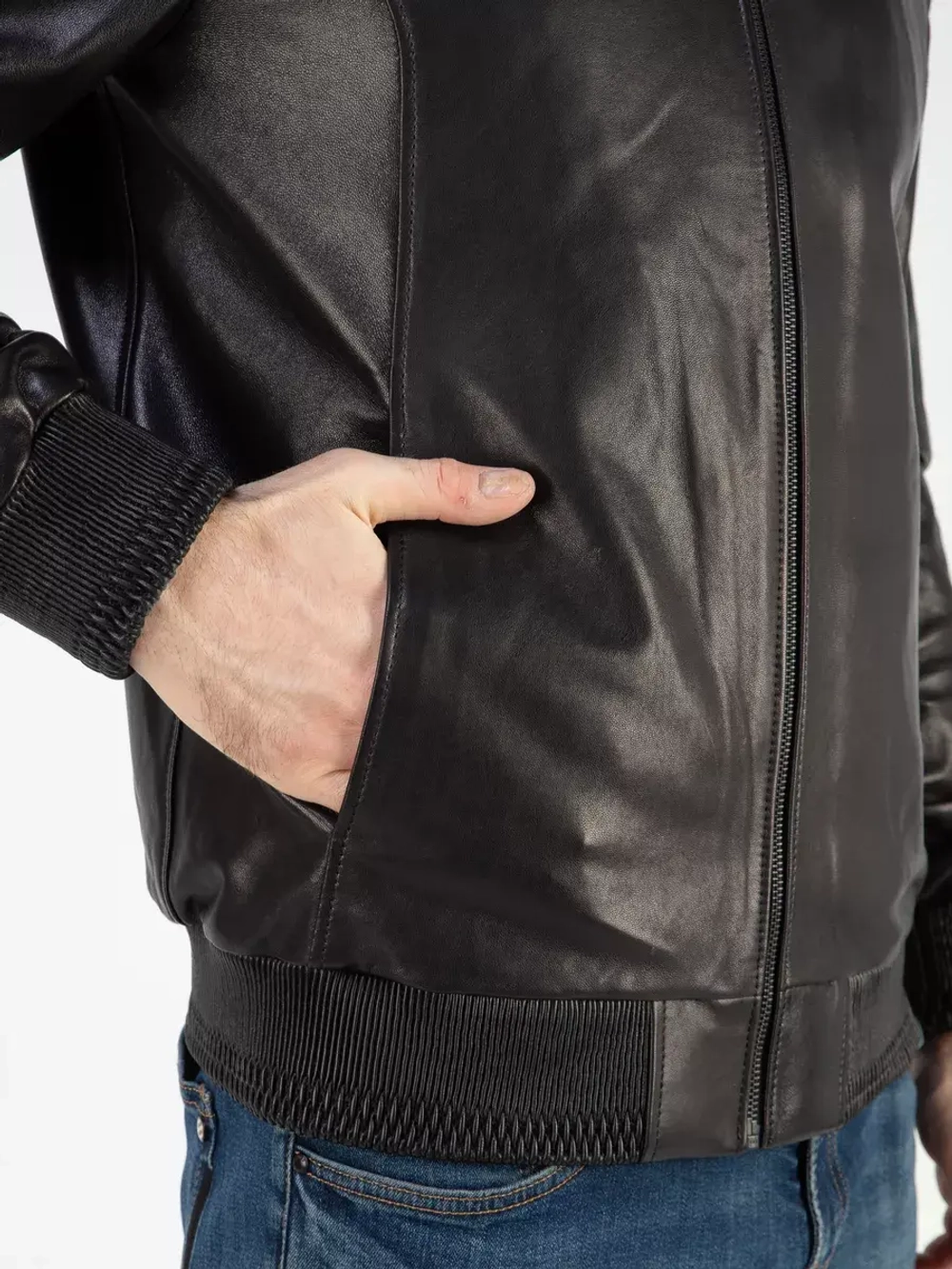 Кожаная куртка демисезонная с капюшоном