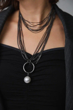 Колье длинные цепи с крупной жемчужиной, оттенок графит