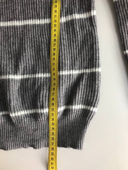 Джемпер приятный к телу и практичный, маркировка L/XL, визуально на 48/50 размер